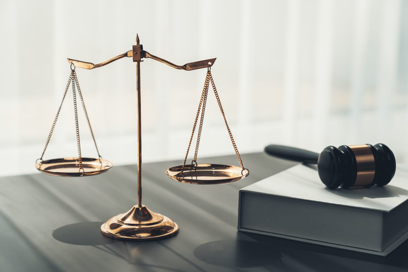 영장 없이 이뤄진 임의동행과 채뇨 — 증거능력을 다퉈 무죄